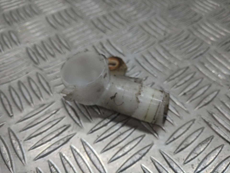 Cuello de llenado de botella lavadora Ford Focus Ghia MK2 2007 Foto 1 de 3