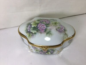 TT87 Limoges- France Hand-Painted Floral 22k Real Gold Decoration Jewelry Box - Picture 1 of 9