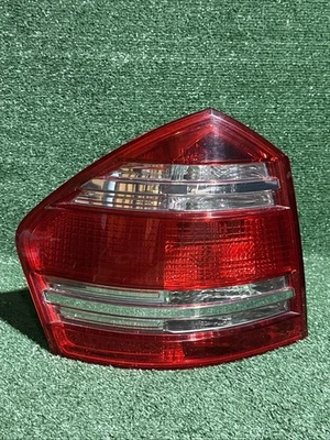 LUZ TRASERA IZQUIERDA CONDUCTOR MERCEDES-BENZ GL450 OEM USADA 2007 2008 2009 Foto 1 de 4