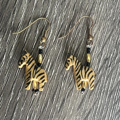 Винтажные серьги-зебры ручной работы из резного дерева 1 дюйм висячие ювелирные изделия для любителей животных подарок - Изображение 1 из 4