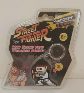 8 Bit Ryu Street Fighter Schlüsselanhänger mit LED Leucht Taschenlampe Hadoken Sound OOP - Bild 1 von 2