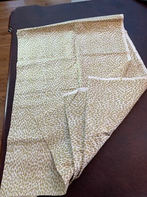 Tela dorada con estampado de leopardo algodón Emma & Mila 3,33YD leopardo blanco Foto 1 de 3