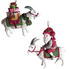Chèvre avec Père Noël et boîtes cadeaux ornements de vacances chèvre blanche ensemble de 2 Noël