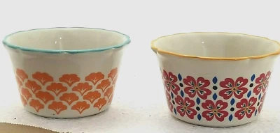 2 CUENCOS RAMEKIN de gres floral mercadillo mujer pionera con volantes 7 OZ florales Foto 1 de 4
