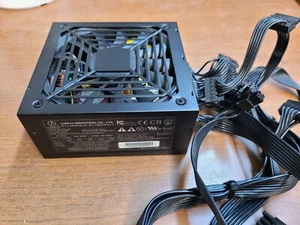 ORIGINAL LIAN LI PE-550 550W SWITCH POWER SUPPLY SFX FORM FACTOR 80+ GOLD - Afbeelding 1 van 7