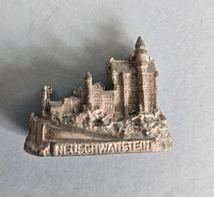 Schloss Neuschwanstein Metall Zinn Figur Deutsch Souvenir Vintage Miniatur - Bild 1 von 6