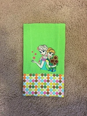 Ropa eructo bordada bebé personalizada Elsa and Ana Foto 1 de 2