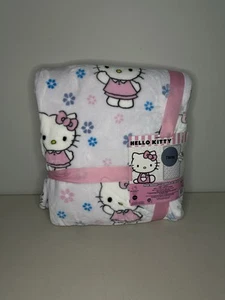 Sanrio Hello Kitty Twin Blanket - 60in x 90in - NWT - Picture 1 of 3