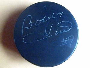 Bobby Hull #9 Signed Hockey Puck - Picture 1 of 2