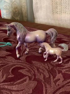 Modelo Breyer Caballos Stablemate Unicornio Dúo Rayo de Luna en púrpura - Imagen 1 de 5