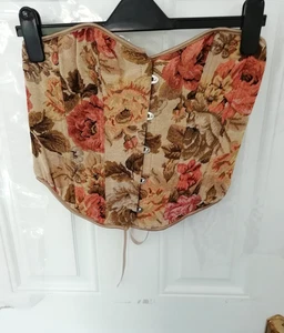 Pretty Little Thing Petite 10 Korsett Top Gobelin Schnürung rosa beige Blumen - Bild 1 von 6
