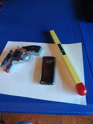 Encendedor Tiger Squirrel y otros 2 encendedores novedosos Foto 1 de 4