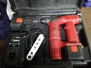 Rivettatrice FAR a Batteria - Foto 1 di 5