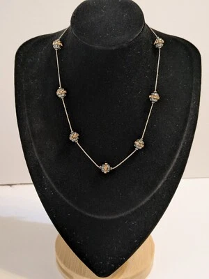 Collar Anne Klein tono plata con pavé conjunto de diamantes de imitación de oro y cuentas de metal. 15" Foto 1 de 4