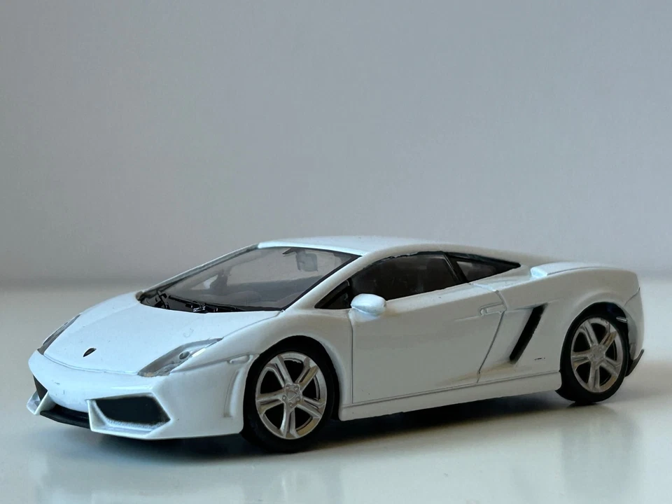 Lamborghini Gallardo LP 560 Italian Car Model Metal Diecast Toy White 1:43 Welly - Image 1 of 4