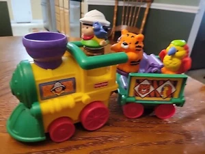 FISHER PRICE ZOO TRAIN with BIRD, TIGER and ZOOKEEPER - Picture 1 of 4