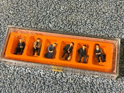 Bonecos Preiser HO escala 1:87 #10351 Seated Industrial/Dock Workers novos na caixa (a) - Imagem 1 de 4