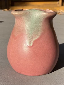 Muncie Pottery 4” Vase Shape #413 Matte Green Over Rose Molded Drip - Picture 1 of 10