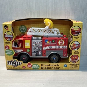 2011 M&Ms Feuerwehrauto Süßigkeitenspender, Lichter & Sirene, Batteriebetrieb BESCHREIBUNG LESEN - Bild 1 von 11