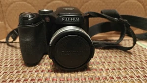 Fujifilm FinePix s700 digital camera  - Picture 1 of 7