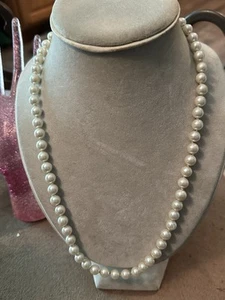 "COLLAR DE CUENTAS DE PERLAS SINTÉTICAS BLANCAS DE COLECCIÓN 20"" ANUDADO A MANO - JOYERÍA DE BODA" - Imagen 1 de 3