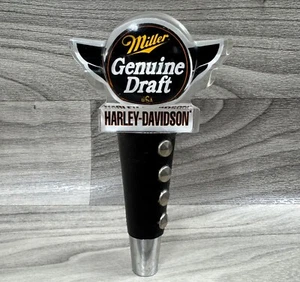 MILLER GENUINO BORRADOR HARLEY DAVIDSON CUERO Y TACHUELAS MANGO DE GRIFO DE CERVEZA MGD - Imagen 1 de 2