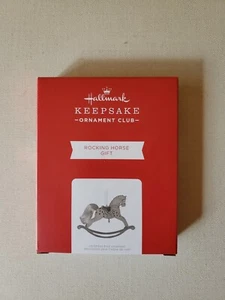 2021 Hallmark Keepsake Ornament Club Exclusive Schaukelpferd Geschenk Ornament - Bild 1 von 4