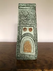 Troika studio pottery vase decorated by Louise Jenks with Troika mark, 17cm high - Picture 1 of 10