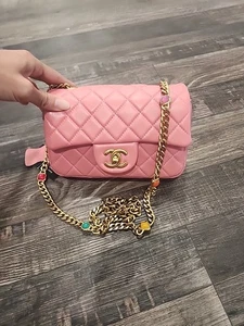Bolso de hombro de cuero rosa con correa dorada nuevo - Imagen 1 de 11