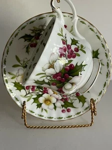 ROYAL ALBERT CUP & SAUCER CHRISTMAS ROSE 1987 BONE CHINA ENGLAND - Picture 1 of 7