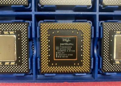 De colección y NUEVO Intel Pentium 200 MHz 66 FSB Socked 7 CPU FV80502200 SY044 SY045 Foto 1 de 2