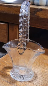 Vintage Small Clear Glass Wedding Basket w/Handle - Imagen 1 de 4