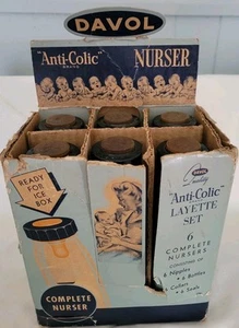 Vintage "Davol" Anti-Colic Layette Set 6 Baby Stillwagen Display 40er Jahre - Bild 1 von 9