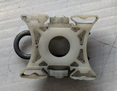 BLOQUE GUÍA HORIZONTAL CRISTAL ENROLLABLE PUERTA FERRARI 456M 64081100 Foto 1 de 2