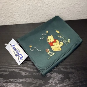 Linda Cartera Bordada Winnie the Pooh Flor Mariposa Retro De Colección Disney Store - Imagen 1 de 11