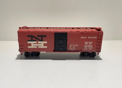 Bachmann HO Scale New Haven #39288 40' AAR Boxcar No Box - Image 1 of 4