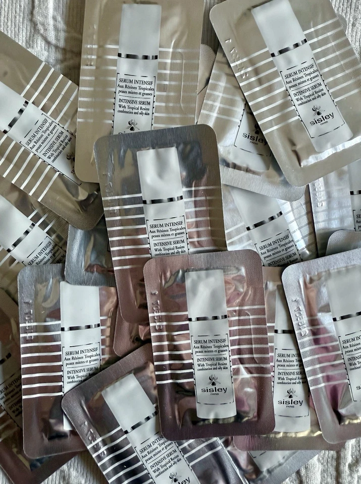 SISLEY - INTENSIVE SERUM With Tropical Resins - Combination-Oily Skin - 30 ml - Image 1 of 1