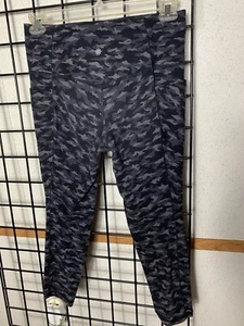 Athleta Salutation Stash Pocket II Printed 7/8 Tights Camo Women's Size L - Picture 1 of 7