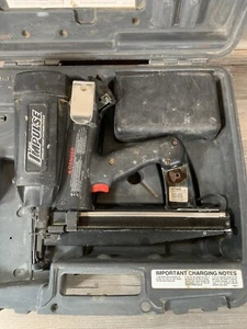 PASLODE IM250A-Li2 7.4V 16GA Cordless Angled Finish Nailer + Case + Extras AS IS - Picture 1 of 11