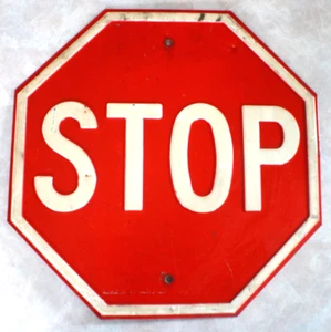 insegna stop vintage in rilievo pesante (7 libbre) misure 23 3/4" x 23 3/4" - Foto 1 di 13