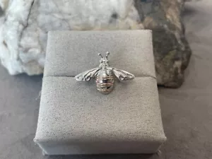 Spilla Clogau Gallese Argento e Oro Rosa 9ct Ape Miele Nuova Rara Sterling 925 Galles - Foto 1 di 7