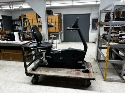 Bicicleta comercial Precor C846 (reclinada) Foto 1 de 4