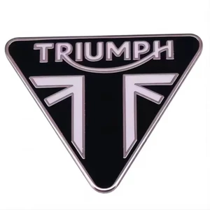 TRIUMPH TRIANGLE PIN BADGE..3.0 X 2.8 CM. (BLACK AND WHITE). - Foto 1 di 2