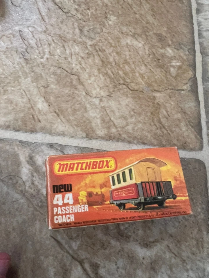 matchbox new 44 passenger coach - Image 1 of 1