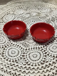 Due posacenere vintage in plastica rossa made in USA - Foto 1 di 6