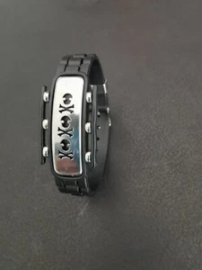 Bracciale Gotico Unisex con Teschi In Gomma Nero e Acciaio - Foto 1 di 4