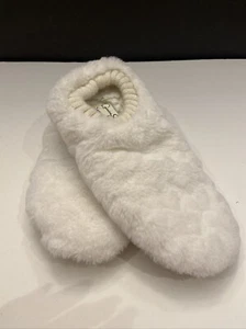 Jessica Simpson Women’s Comfy Plush Slip On Slippers size 8 NWOT - Picture 1 of 9