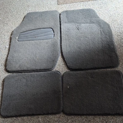 2007 carpet mats for Expedition or comparable Foto 1 de 4