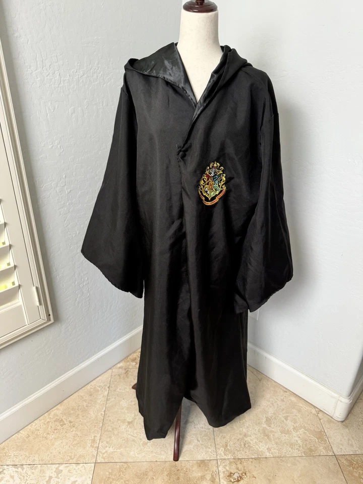 Bata de Harry Potter Hogwarts grande negra con capucha por rubíes disfraces Halloween Foto 1 de 4