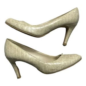 Prediction Shoes Women's Size 8.5 Pearl White Crocodile Print Slip-on Heel Pumps - Picture 1 of 10